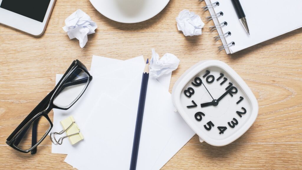 3 Ways A Cluttered Desk Makes You Less Productive