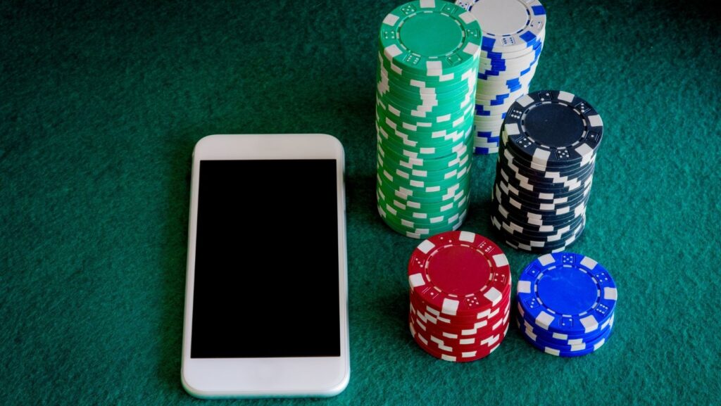 Benefits of Playing Online Casino Games on Mobile Phones
