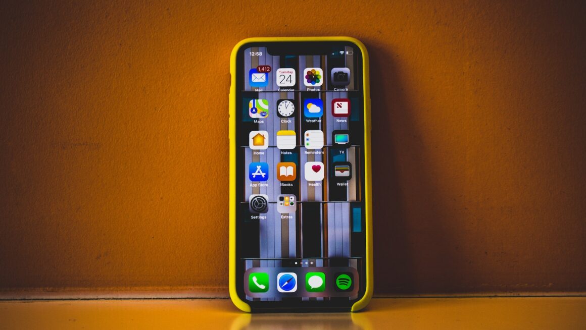 How to Take a Screenshot on iPhone XR Without Them Knowing?