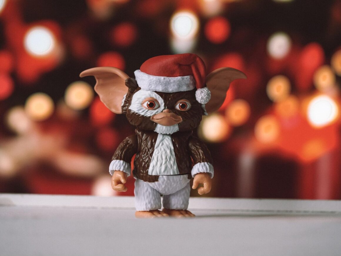 which naughty gremlin terrorises the sleepy town of kingston falls on christmas eve?
