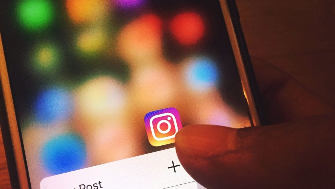 how to make a video loop on instagram story