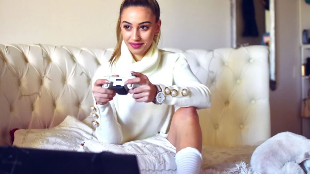 How to write essays and play games at the same time