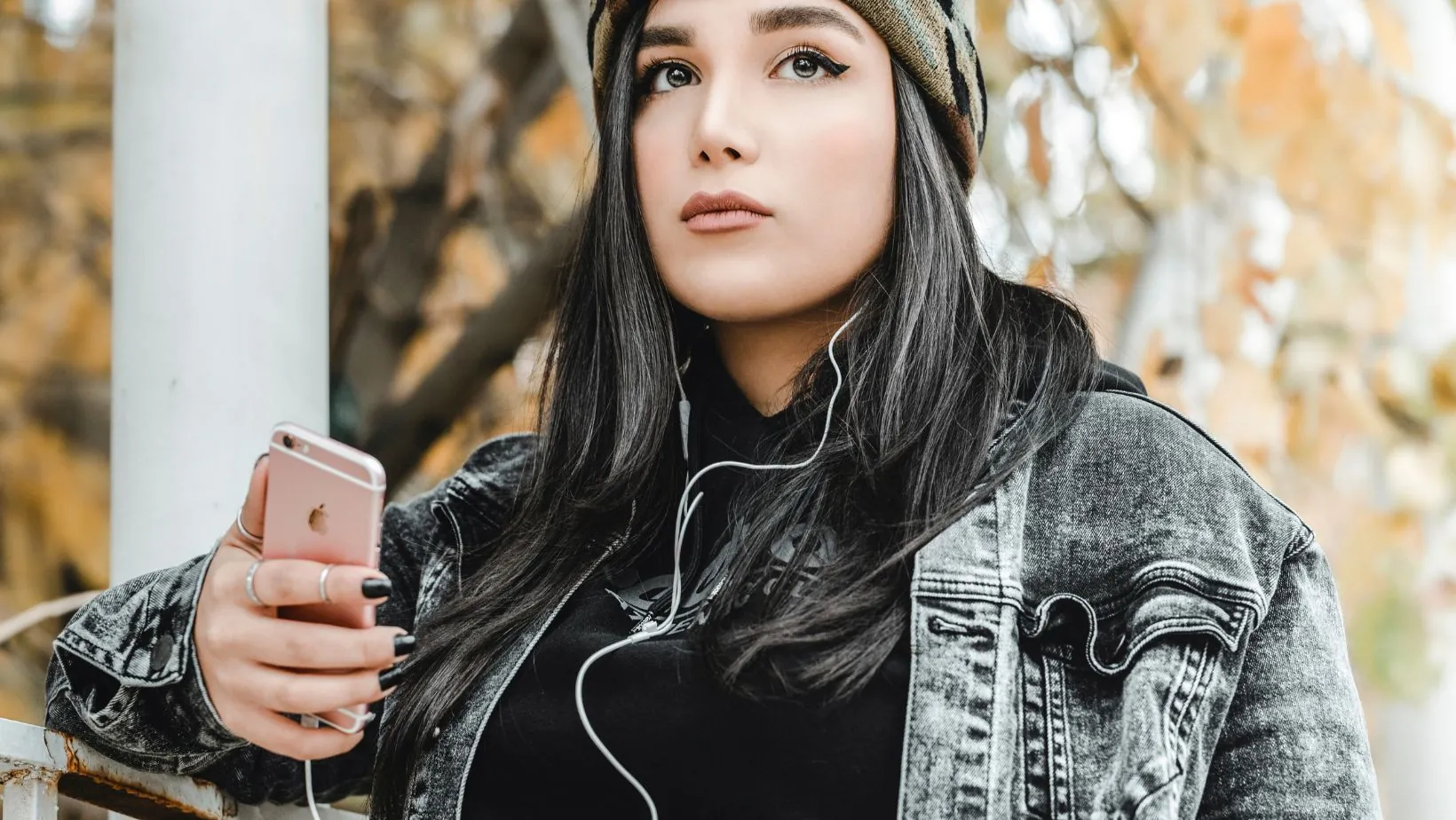 How to Take a Screenshot on iPhone XR Without Them Knowing?