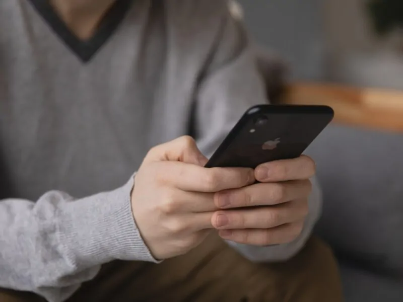 How to Connect Your iPhone to an LG TV Using Miracast