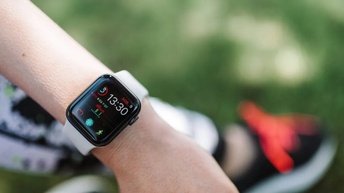 How To Make a WhatsApp Call From Your Apple Watch
