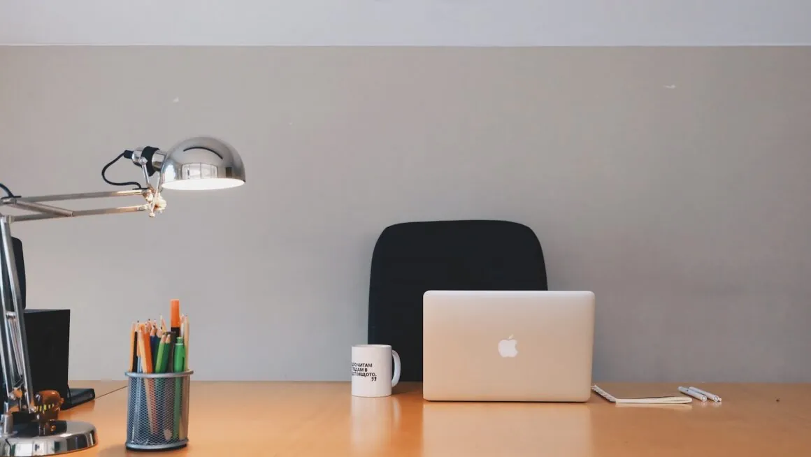 How To Easily Connect an External Monitor to Your Macbook Air