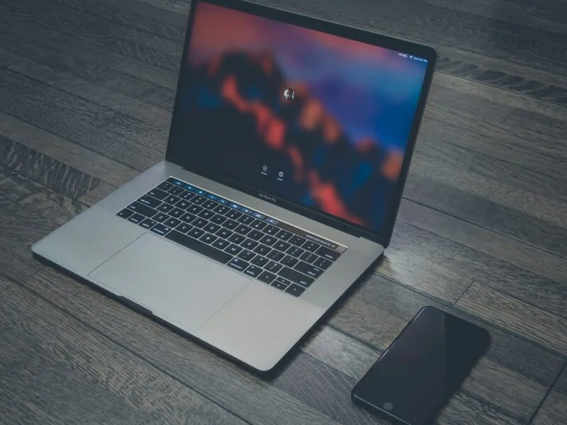 How to Get the Clock Screensaver on Your Macbook Pro