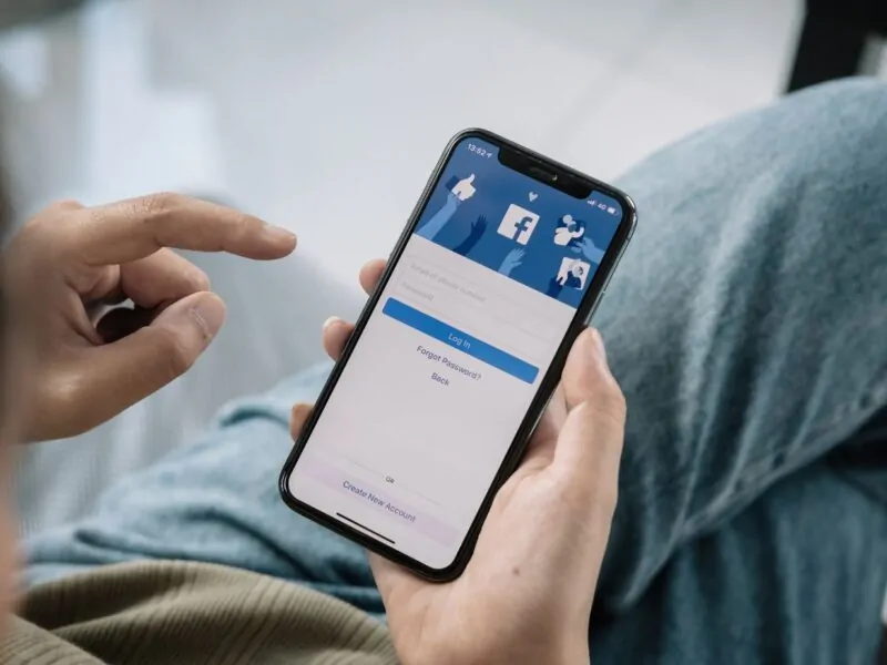 how can you tell if a non friend is looking at your facebook page