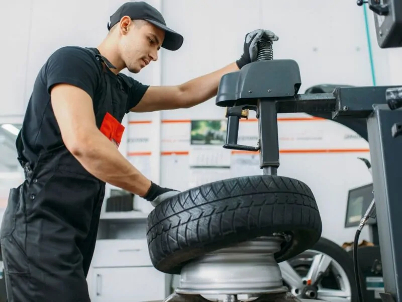 tire shops open on sunday