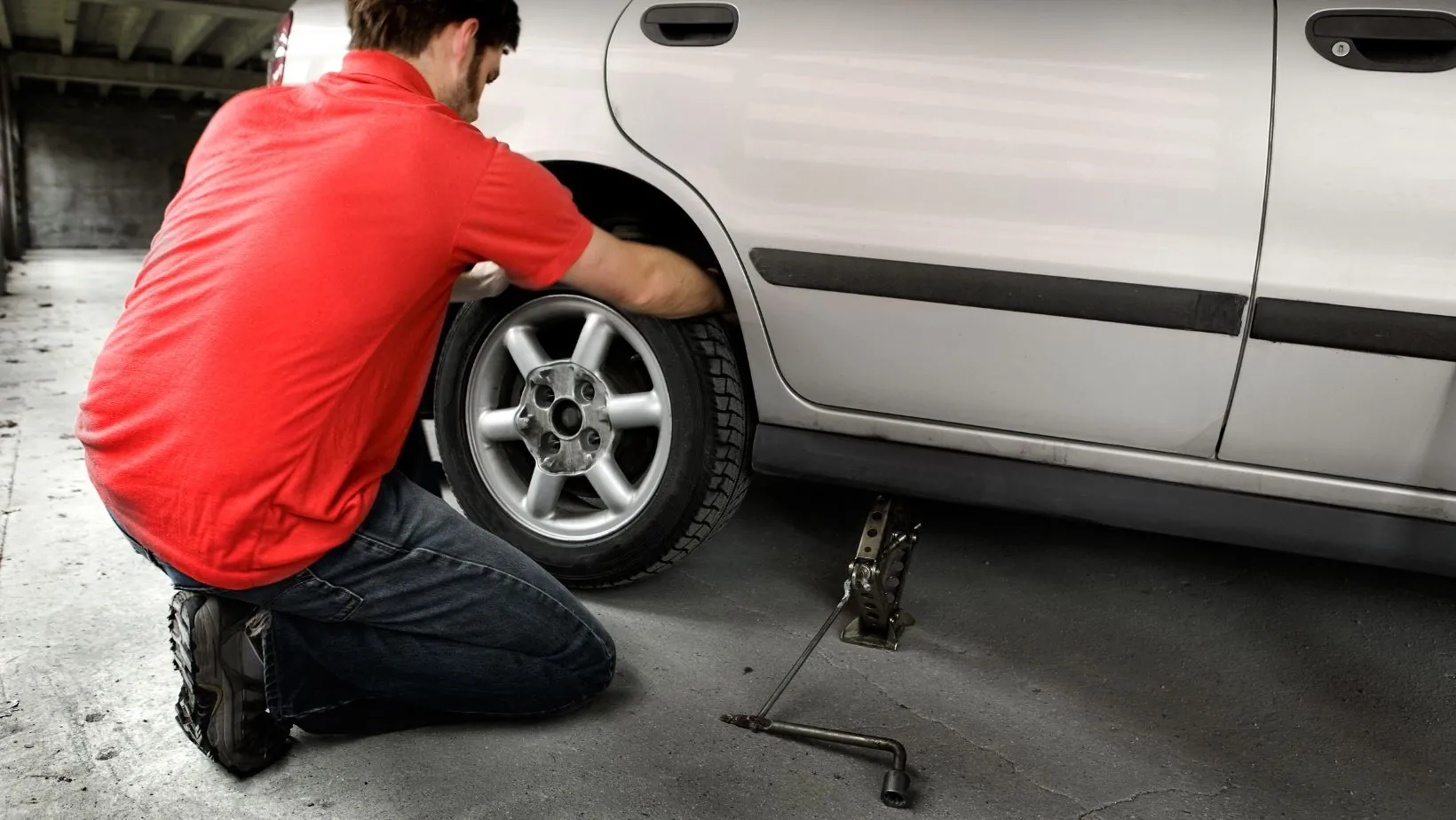 tire shops open on sunday