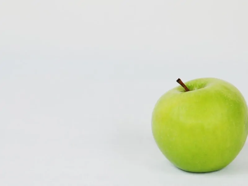 a green apple appears green because it reflects light that is