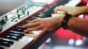 chord stand here alone - hilang harapan